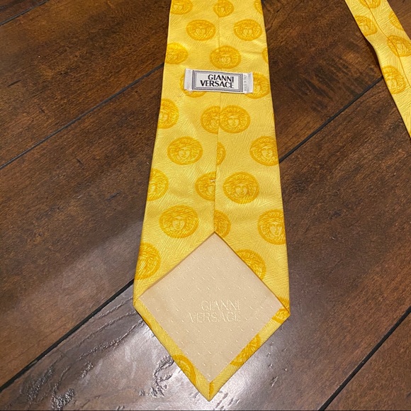 Gianni Versace Vintage Yellow Silk Tie - Picture 4 of 6